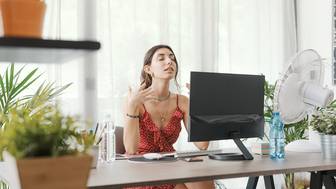 Что носить в офис в жару: советы и готовые образы от стилиста