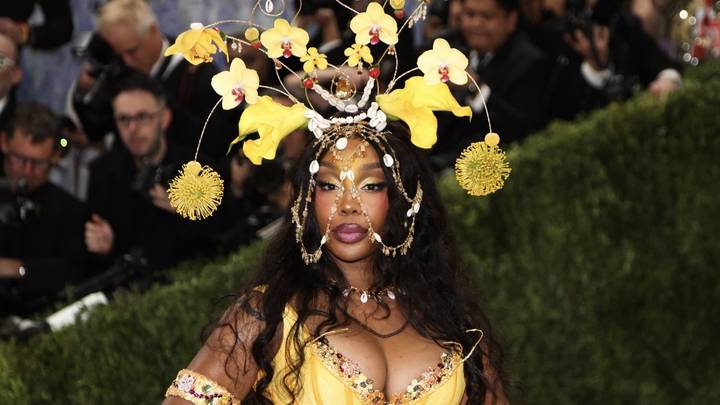 Платье из кинопленки и живая статуя: самые яркие образы Met Gala 2026