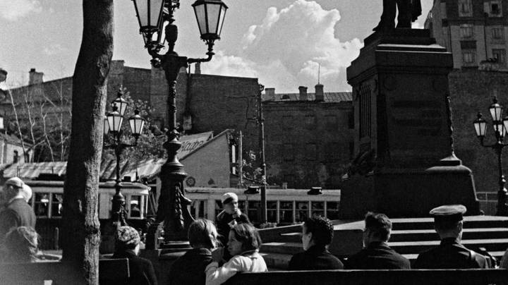Город ждал праздника: как «Вечерняя Москва» освещала жизнь столицы весной 1945 года