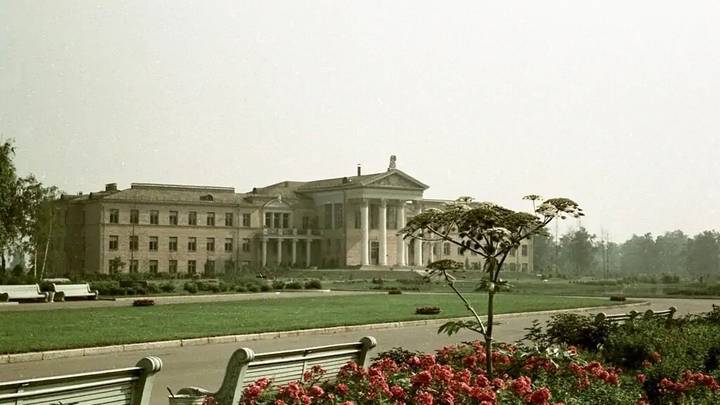 Город ждал праздника: как «Вечерняя Москва» освещала жизнь столицы весной 1945 года