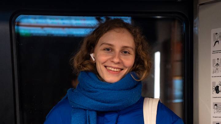 Москвичка Алина Мармеладова по дороге домой также приняла участие в съемке фотографа Антона Раскольникова