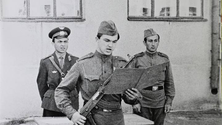 Михаил Мытарев во время принятия армейской присяги. У него были все шансы стать военным