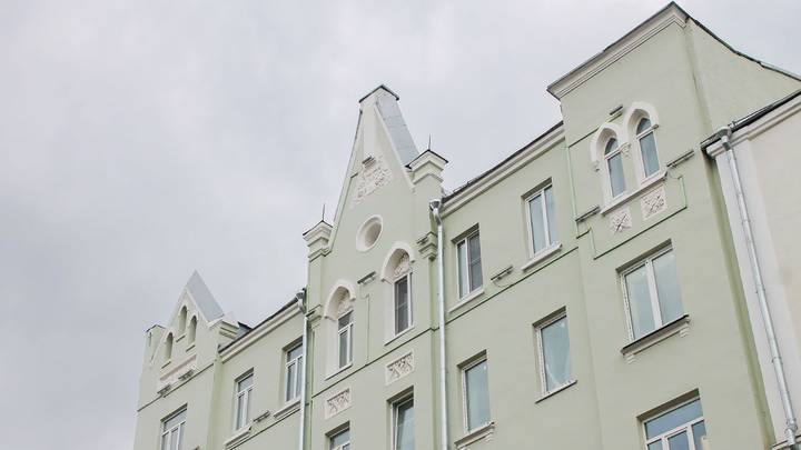 Дома с барельефами обновили в Москве в рамках программы капремонта