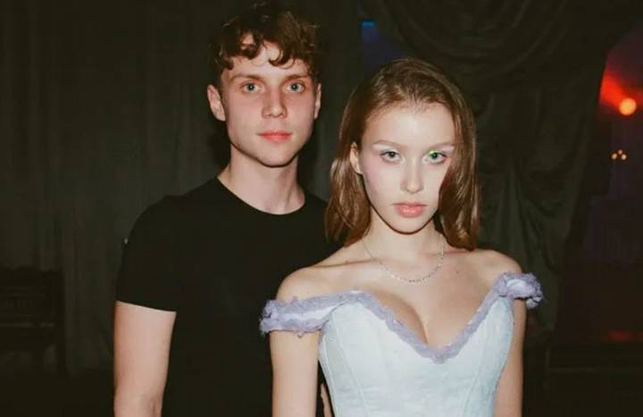 «Люблю обниматься»: Анна Пересильд опубликовала фото с празднования 17-летия
