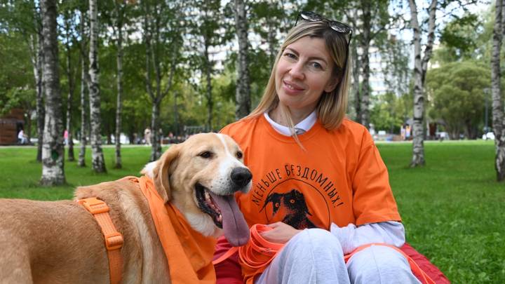 Волонтер Светлана Белова и пес Руфус