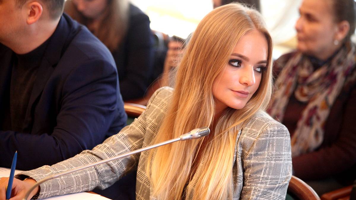 Дочь Пескова появилась на публике спустя 1,5 месяца после третьих родов