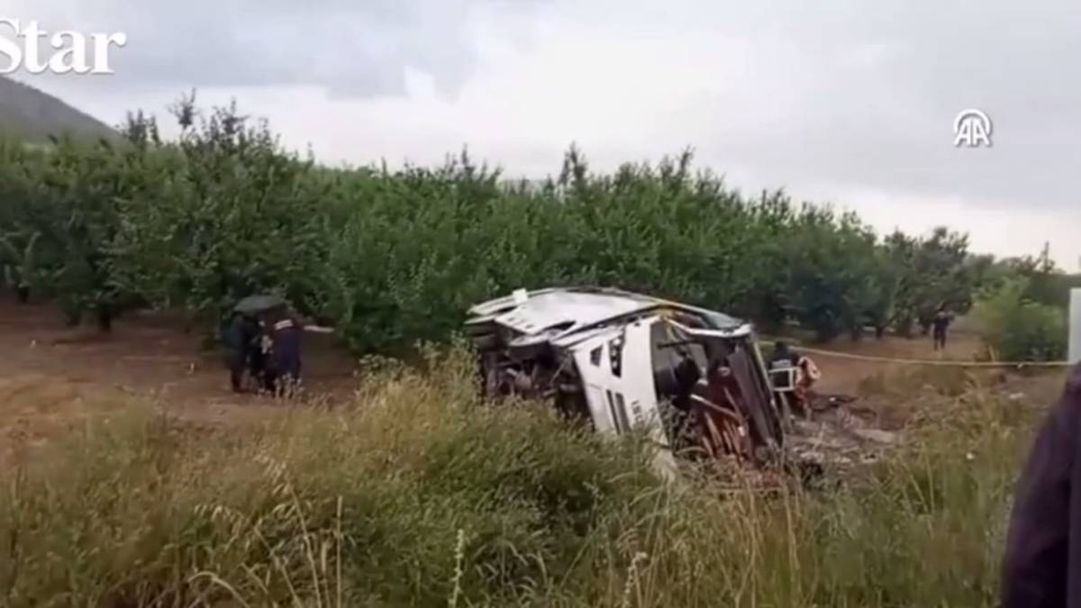 Four people were killed in a traffic accident involving a small tourist bus in Türkiye