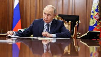 Путин: Граждане не должны чувствовать проблем с топливом