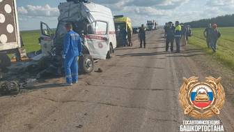 Машина скорой помощи попала под фуру в Башкирии, погибли два врача и пассажирка