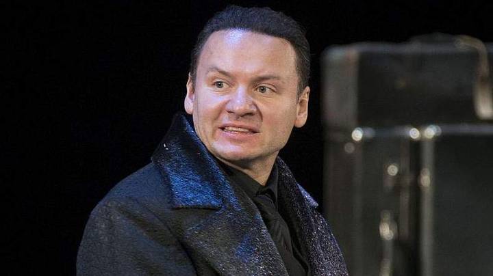 Александр Олешко в спектакле «Возьмите зонт, мадам Готье!» в роли Огюста Готье