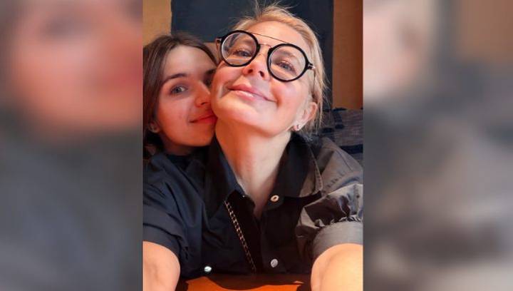 Актриса Ирина Пегова опубликовала фото с 20-летней дочерью от Дмитрия Орлова