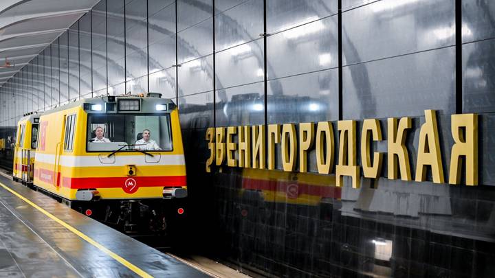 Пока мотовозы курсируют без пассажиров, а специалисты проверяют состояние тоннелей, путей и оборудования, а также инженерных сетей и установленных систем