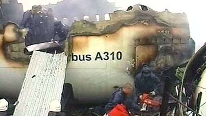 Крушение самолета Airbus А310 при посадке в Иркутск в 2006 году: сколько человек погибли, кто виноват, расследование
