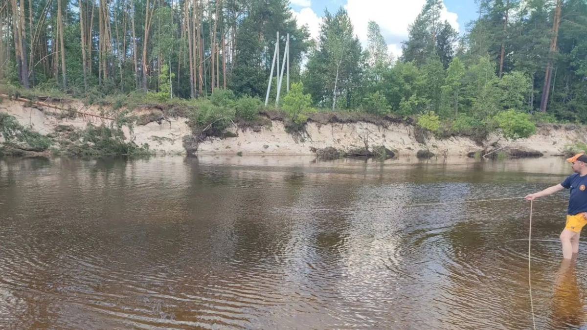 A young man died while trying to save a woman from drowning in the Loh River