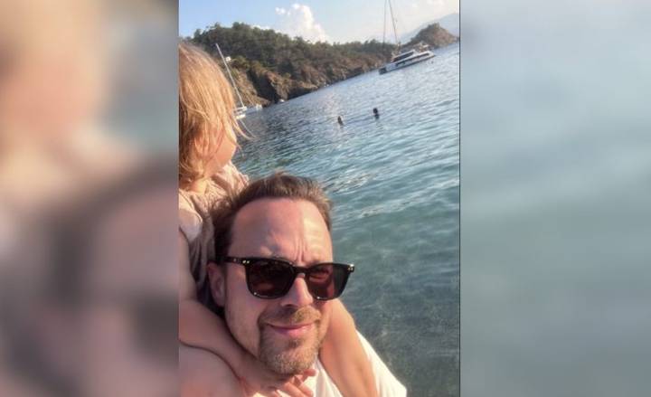 Актер Алексей Чадов опубликовал фото с дочерью на отдыхе в Турции