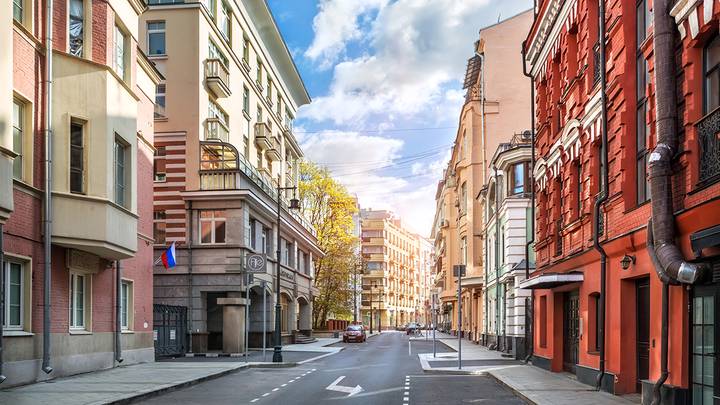 Кто из российских звезд продает недвижимость и за сколько