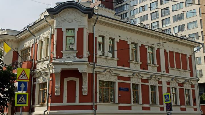 Гуляем и любуемся обновленной архитектурой: маршрут по главным усадьбам Москвы