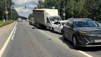 Шесть автомобилей столкнулись на 32-м километре Дмитровского шоссе в Мытищах