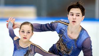 Фигуристы Шешелева и Карнаухов победили в парах на этапе юниорского Гран-при