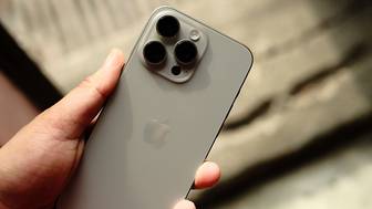 IPhone 15 Pro Max загорелся во время зарядки - Baza
