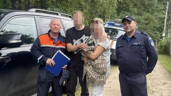 Спасатели в Подмосковье сняли с дерева мужчину, который застрял, помогая коту