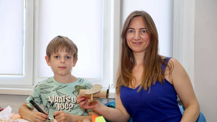Главный библиотекарь Елена Столбова и мама с сыном — Хеленс Еленс и Герман Клочков