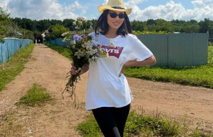 Певица Алсу опубликовала фото с родителями из деревни Уяндык в Башкирии
