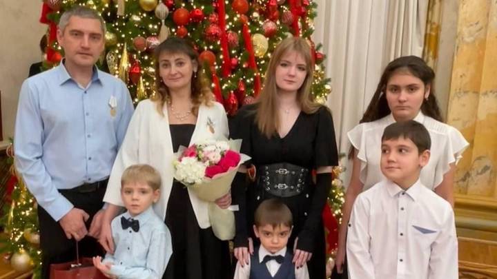 Надежда Веру родила: врач рассказал подробности о 41-летней пациентке, ставшей мамой в 15-й раз