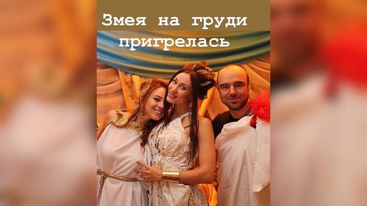 Елена Товстик опубликовала снимок с Полиной Дибровой и бывшим мужем