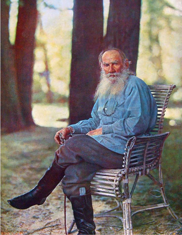 Лев Толстой в Ясной Поляне. Прокудин-Горский — единственный, кто сделал цветной снимок писателя, фото 1908 года