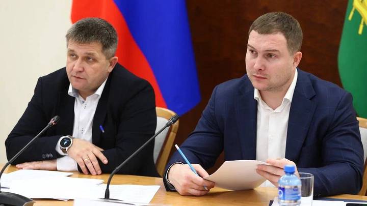 Александр Нестеренко (справа) и его предшественник Сергей Власов (слева)