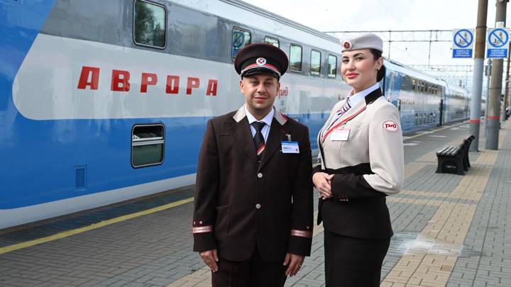 25 августа. Начальник поезда Леонид Гусейнов и проводник Екатерина Урядникова