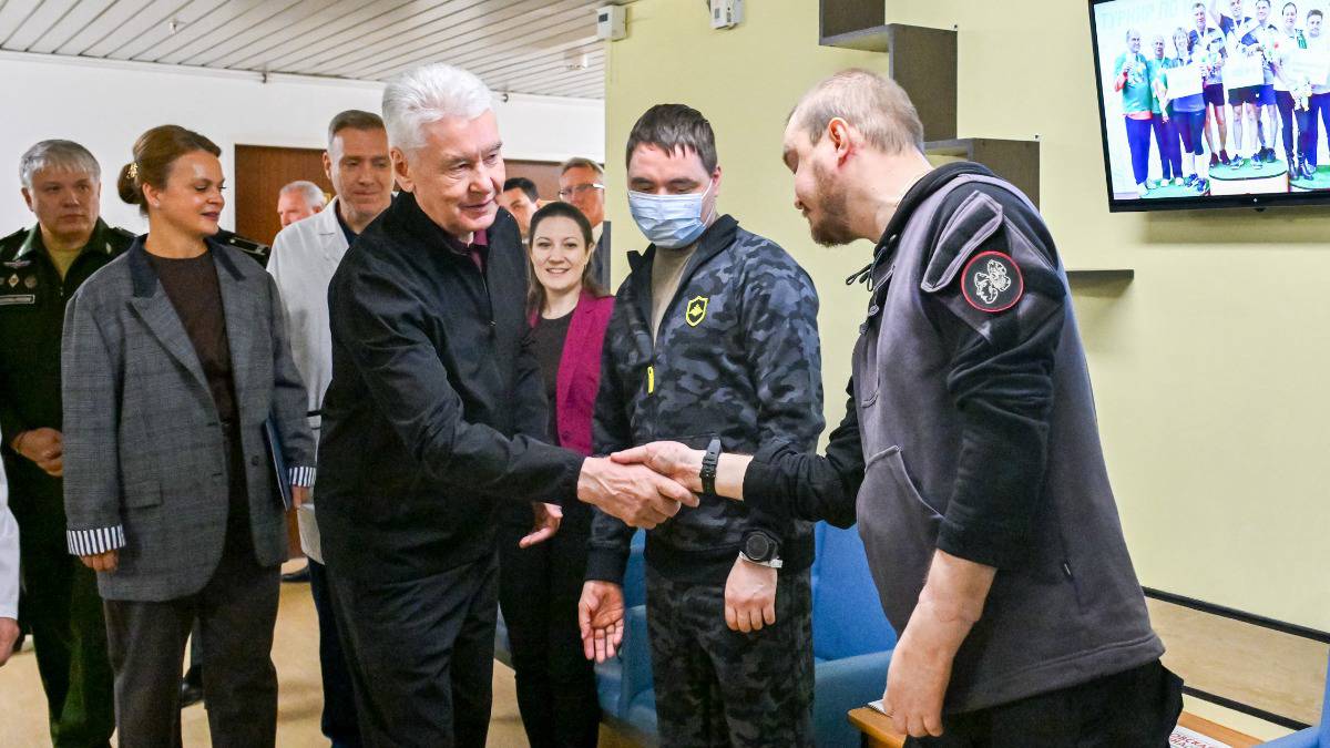 «Поставили на ноги за полтора месяца»: реальные истории выздоровления участников СВО в московских г…