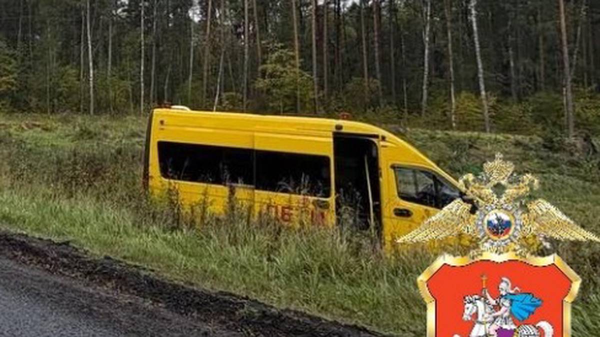 Один человек погиб при столкновении микроавтобуса и двух легковушек под Коломной