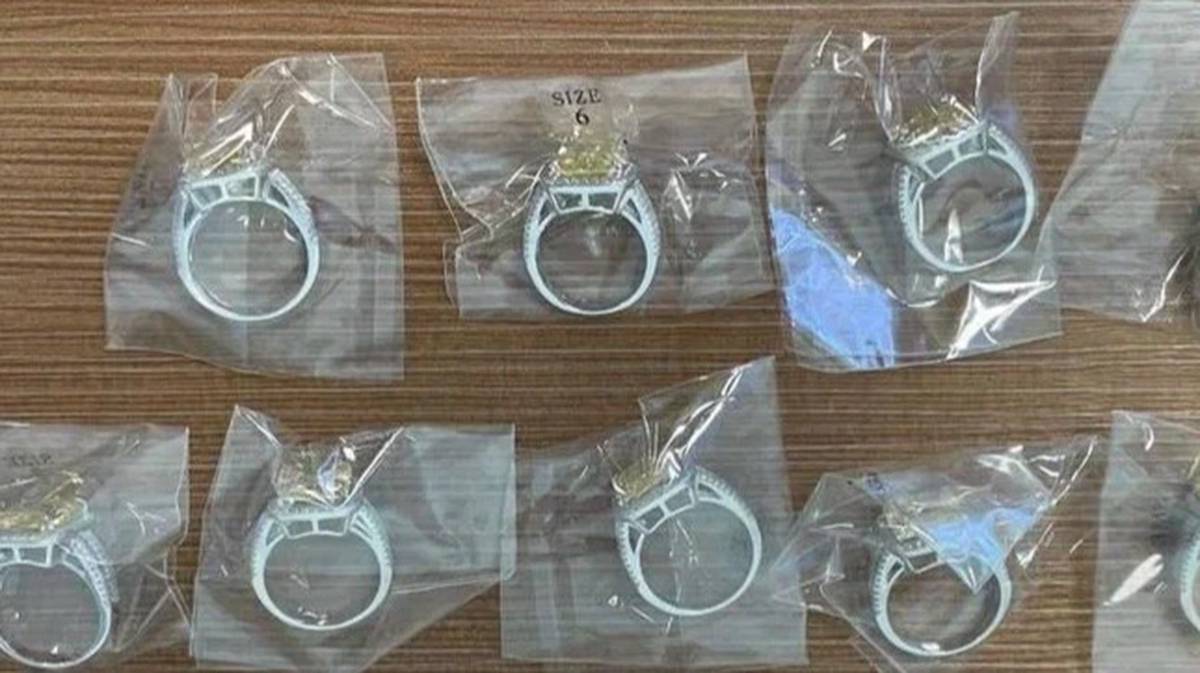 Иностранца с украшениями из серебра на пять миллионов задержали в Шереметьеве