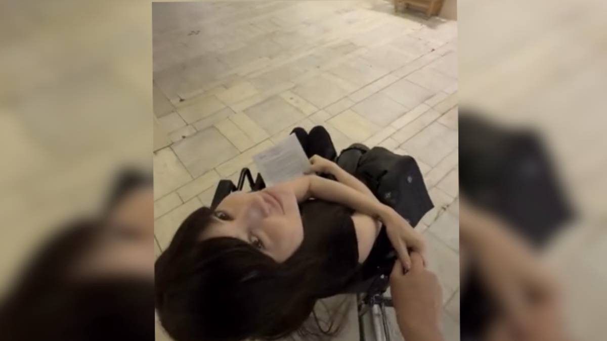 Лерчек из-за сильных болей в спине и ногах начала передвигаться на кресле-каталке