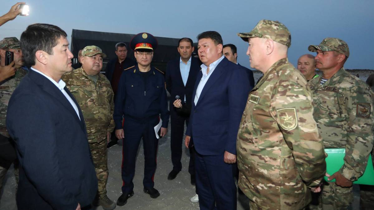 Число погибших во время учений ВМС Казахстана на Каспии возросло до 12
