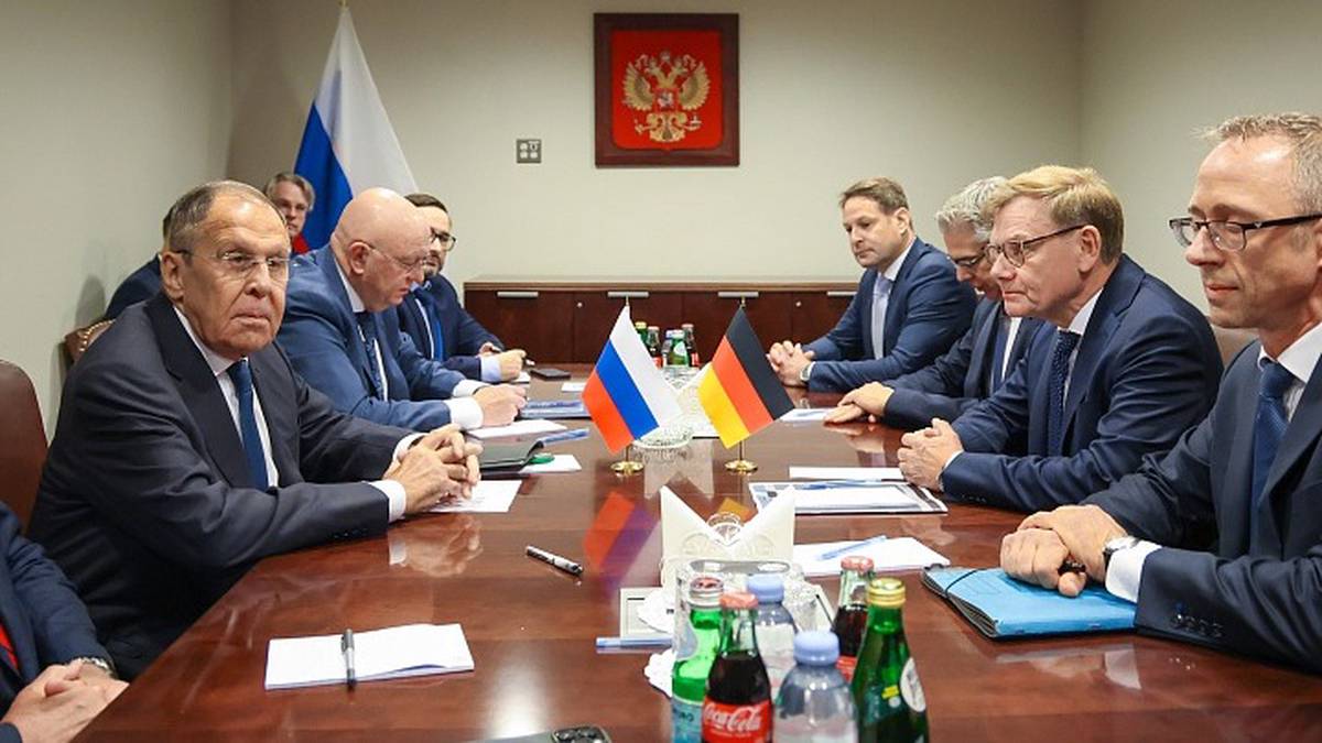 МИД: Лавров и Вадефуль обсудили ситуацию вокруг Украины и двусторонние отношения