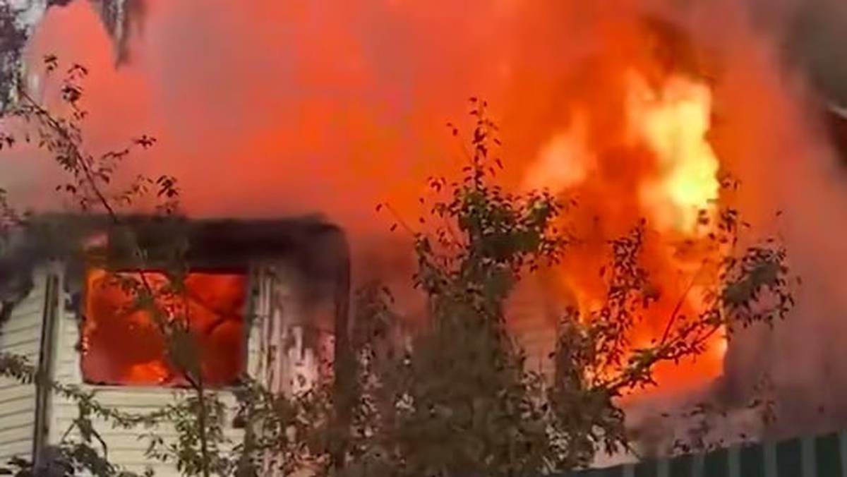 Пожар произошел в частном доме в подмосковном Хомутово