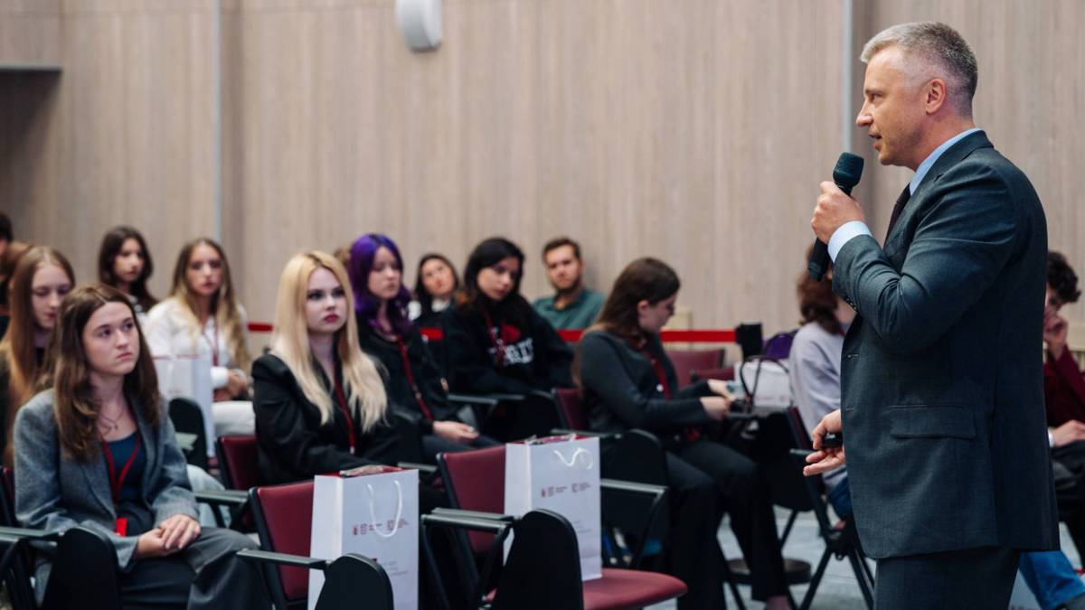 Открытый урок для старшеклассников в рамках проекта «Культура конкуренции» прошел в Москве
