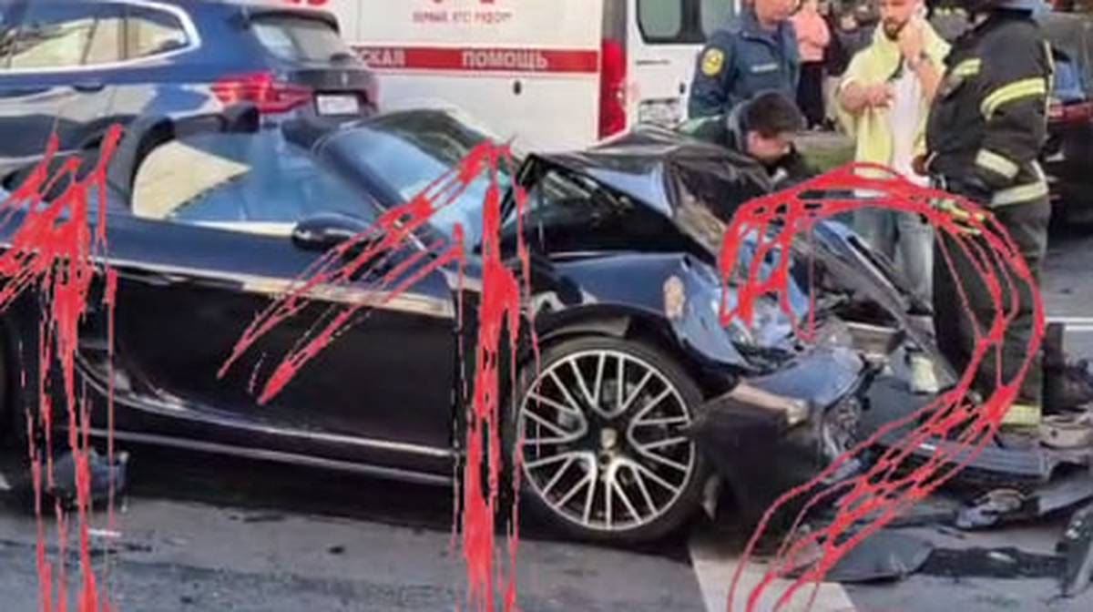 Porsche, BMW и Infiniti столкнулись на Веерной улице на западе Москвы
