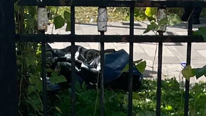 Фото с места убийства мужчины около храма святых Жен-Мироносиц в Марьине