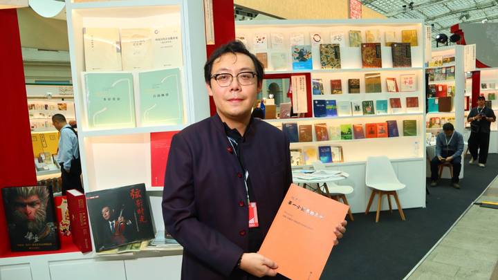 Представитель Китая Чжан Кай Линь на открытии книжной ярмарки