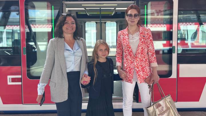 Пассажиры МЦД (слева направо) Татьяна Иноземцева с дочкой Радой и Анастасия Туровская