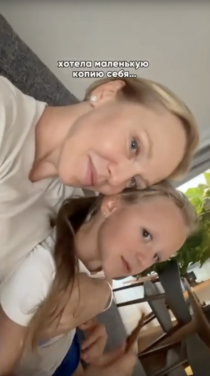 Певица Альбина Джанабаева призналась, что их с Меладзе дочь растет копией отца