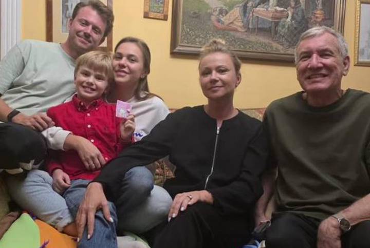 Актриса Мария Миронова опубликовала редкий снимок с сыновьями