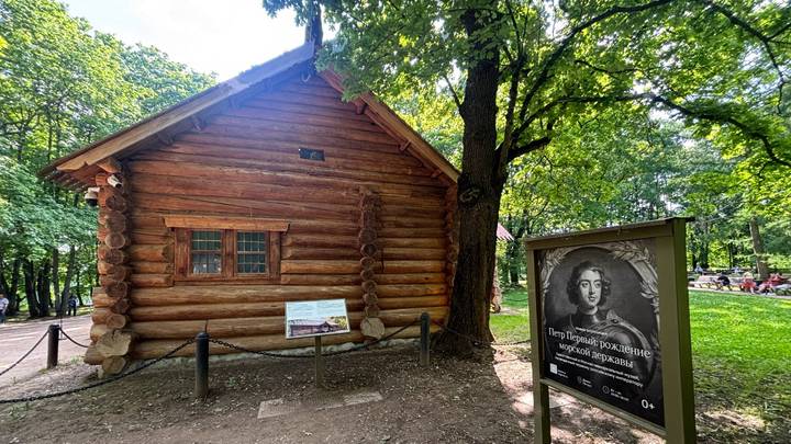 Домик Петра I в музее-заповеднике «Коломенское» открыли после реставрации в 2025 году