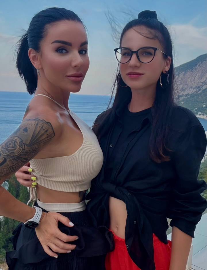Солистка t.A.T.u Юлия Волкова поделилась редкими фото с 22-летней дочерью