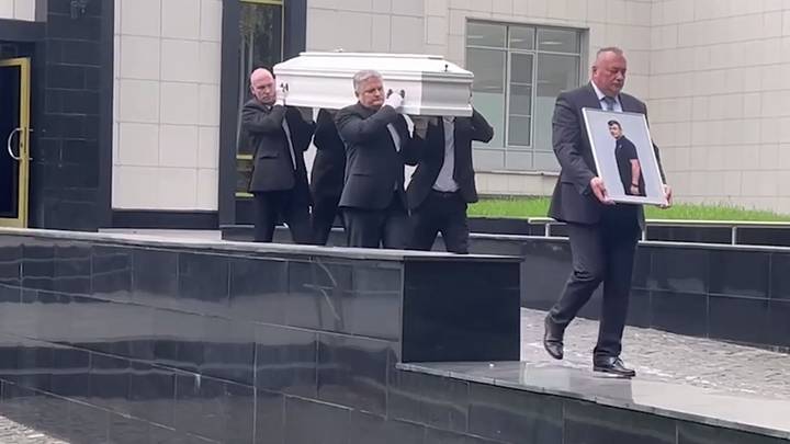 Прощание с тренером Кузьменко, погибшим от нападения медведя, прошло в Москве
