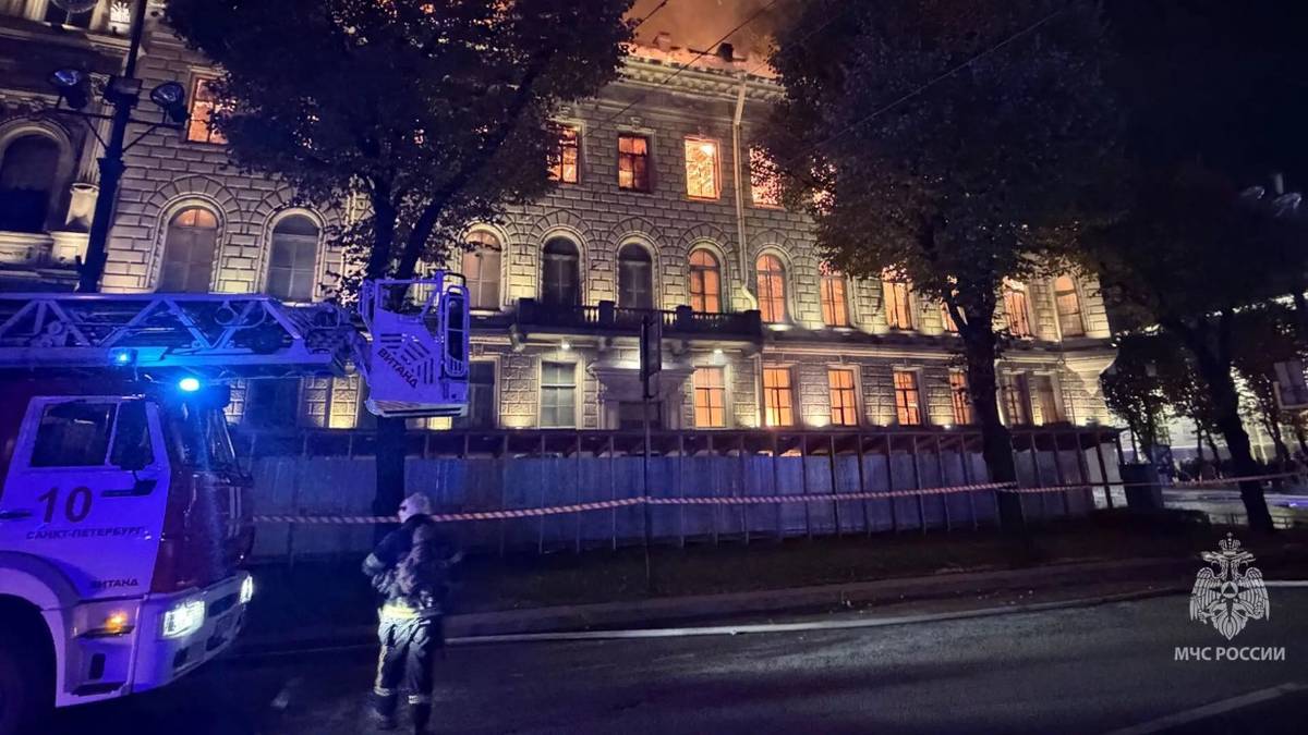Ранг пожара в особняке Миллера в Санкт-Петербурге повысили до третьего
